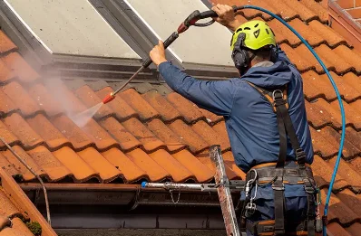Démoussage et hydrofuge de toiture à Séguret